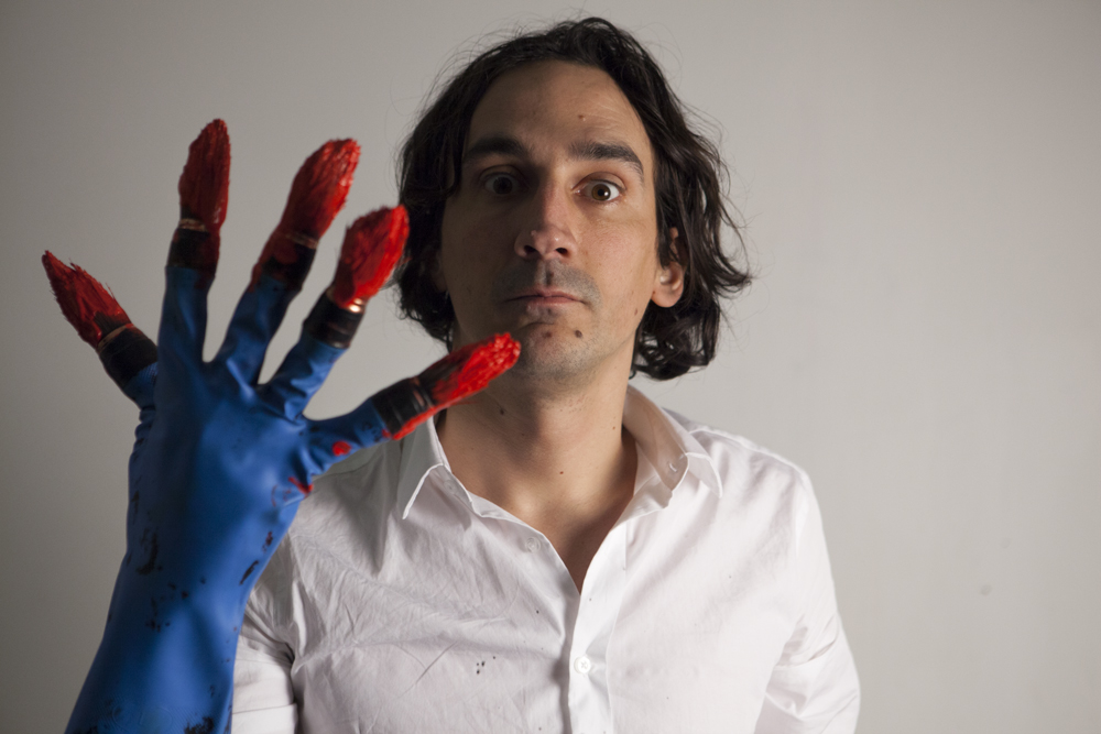Autoportrait gants-pinceaux, Art du discours